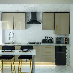 Luxe Bradford (West Yorkshire)